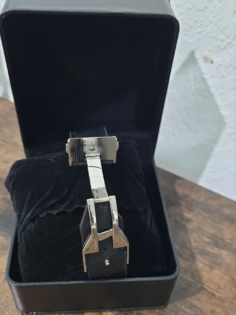 Luxury Silver Crystal Men’s Watch with Black Leather Strap